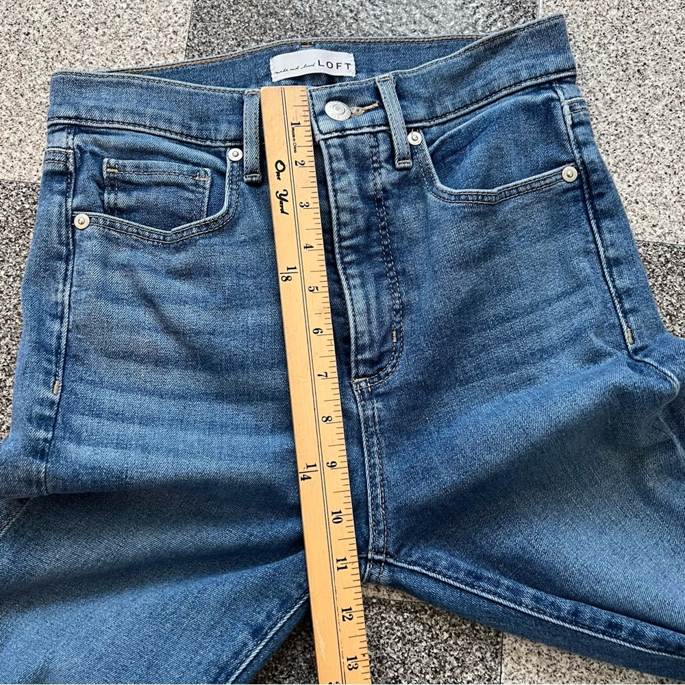 🌸3/$30 LOFT Women's Blue The Slim Flare Jeans- Size 00 - Picture 6 of 10